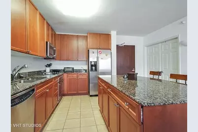 807 Davis Street #903, Evanston, IL 60201 - Photo 2