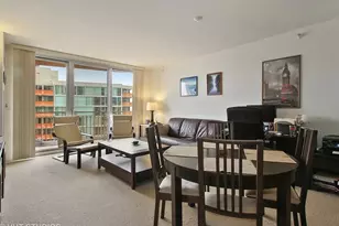 807 Davis St, Evanston, IL 60201 - Photo 4