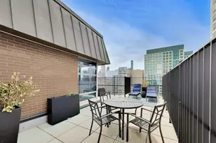 201 E Chestnut St, Chicago, IL 60611 - Photo 26