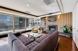 201 E Chestnut St, Chicago, IL 60611 - Photo 18