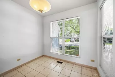 37 Ione Drive #B, South Elgin, IL 60177 - Photo 4