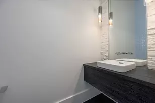 2037 W Division St, Chicago, IL 60622 - Photo 12