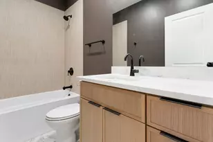 6402 S Vernon Ave, Chicago, IL 60637 - Photo 12