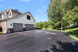 12810 Skyline Dr, Roscoe, IL 61073 - Photo 4