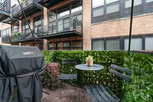 520 W Huron St, Chicago, IL 60654 - Photo 16