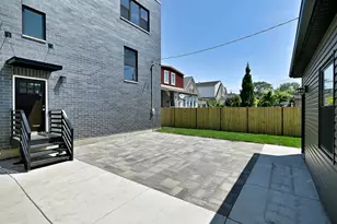 4859 W Hirsch St, Chicago, IL 60651 - Photo 8