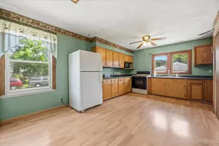 1327 Superior St, Aurora, IL 60505 - Photo 8