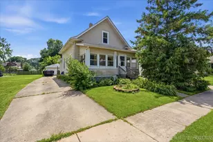 1327 Superior St, Aurora, IL 60505 - Photo 1