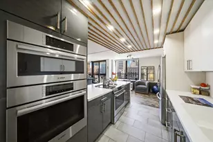 222 E Pearson St, Chicago, IL 60611 - Photo 8