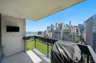 222 E Pearson St, Chicago, IL 60611 - Photo 10