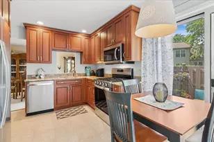 4062 N Newport Ln, Arlington Heights, IL 60004 - Photo 8