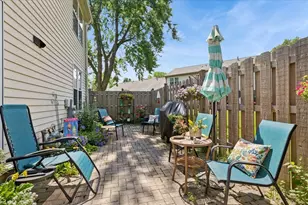 4062 N Newport Ln, Arlington Heights, IL 60004 - Photo 18