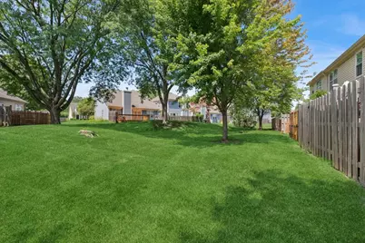 4062 N Newport Lane, Arlington Heights, IL 60004 - Photo 2