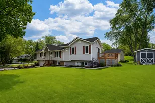 110 Oakwood Ln, Bartlett, IL 60103 - Photo 2