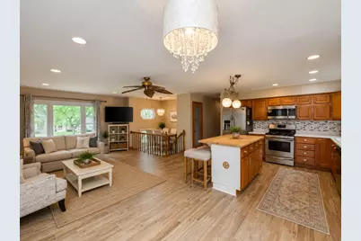 110 Oakwood Lane, Bartlett, IL 60103 - Photo 8