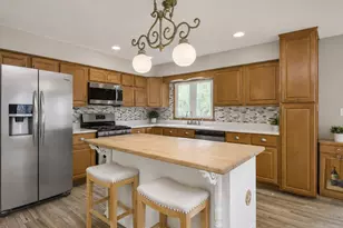 110 Oakwood Ln, Bartlett, IL 60103 - Photo 10