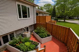 110 Oakwood Ln, Bartlett, IL 60103 - Photo 28
