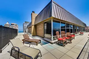 201 E Chestnut St, Chicago, IL 60611 - Photo 50