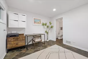 725 W Waveland Ave, Chicago, IL 60613 - Photo 28