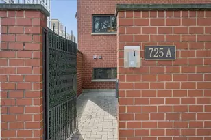 725 W Waveland Ave, Chicago, IL 60613 - Photo 2