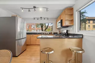 725 W Waveland Ave, Chicago, IL 60613 - Photo 16