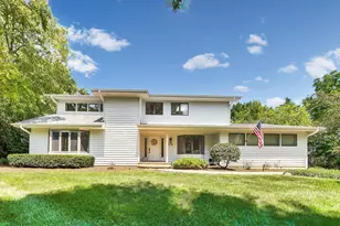1 Birch Lakes Dr, Hawthorn Woods, IL 60047 - Photo 1