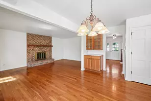 2027 Richton Dr, Wheaton, IL 60189 - Photo 6