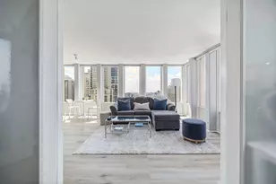 100 E Walton St, Chicago, IL 60611 - Photo 16