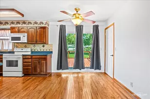 176 Boulder Hill Pass, Montgomery, IL 60538 - Photo 4