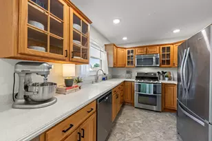 855 Peoria Ct, Carol Stream, IL 60188 - Photo 8