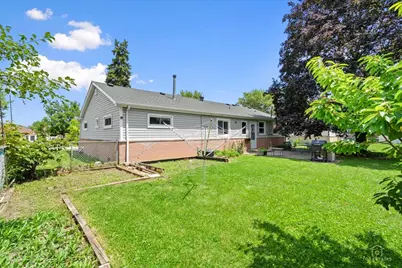 133 E Berkley Lane, Hoffman Estates, IL 60169 - Photo 28
