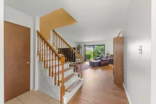 1613 Groton Ct, Wheaton, IL 60189 - Photo 2