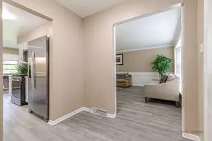 17108 Evans Dr, South Holland, IL 60473 - Photo 6