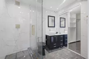 300 N State St, Chicago, IL 60654 - Photo 20
