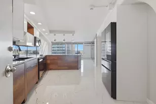 300 N State St, Chicago, IL 60654 - Photo 14