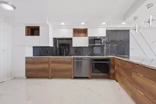 300 N State St, Chicago, IL 60654 - Photo 10
