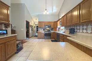 250 Highpoint Cir S, Bourbonnais, IL 60914 - Photo 10
