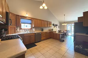250 Highpoint Cir S, Bourbonnais, IL 60914 - Photo 8