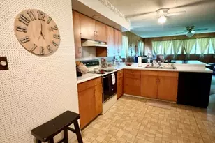 1100 Meadowview Dr, Mendota, IL 61342 - Photo 10
