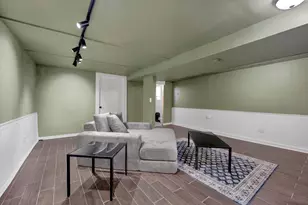437 W 44th Pl, Chicago, IL 60609 - Photo 16