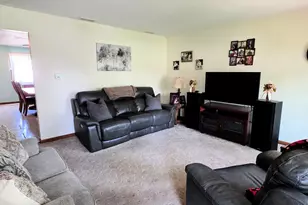 347 S Douglas Dr, Bradley, IL 60915 - Photo 2