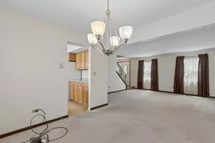 1105 E Point Dr, Schaumburg, IL 60193 - Photo 6