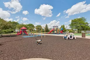 1105 E Point Dr, Schaumburg, IL 60193 - Photo 24