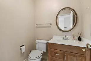 1105 E Point Dr, Schaumburg, IL 60193 - Photo 12