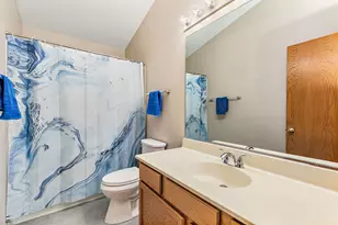 3880 Peartree Dr, Lake in the Hills, IL 60156 - Photo 16