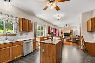 3880 Peartree Dr, Lake in the Hills, IL 60156 - Photo 8