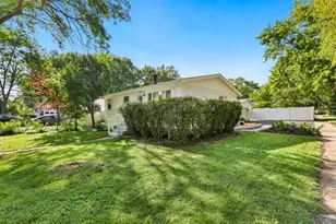 920 Fern Ave, Saint Charles, IL 60174 - Photo 2