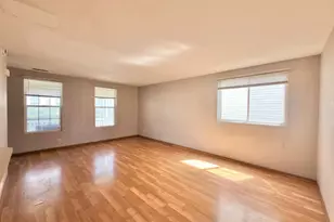 902 Symphony Dr, Aurora, IL 60504 - Photo 2