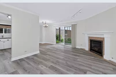 1753 Plymouth Court #D, Wheaton, IL 60187 - Photo 2
