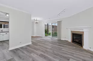 1753 Plymouth Ct, Wheaton, IL 60187 - Photo 2